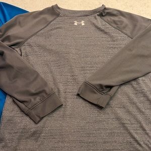 Boys Size Medium Under Armour long sleeve tshirt